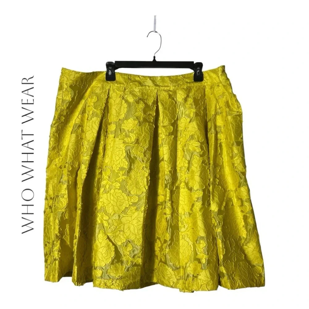 2037. WHO WHAT WEAR JACQUARD MIDI SKIRT YELLOW COLOR SIZE 22W PLEATED ZIPPER
